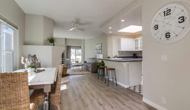 NEW Charming Beach Style Condo Steps to the Sand