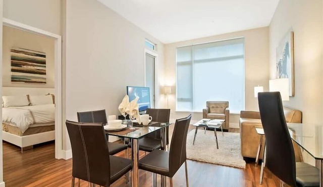 Spacious 2BR | Full Kitchen & Laundry | Gym | Mountain View