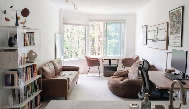 Quiet North Waterfront 1BR · WFH Setup · in-unit W/D · 24/7 Doorman, Gym, Sauna