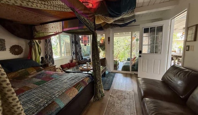 Hot Tub, Garden Patio, Canopy Bed