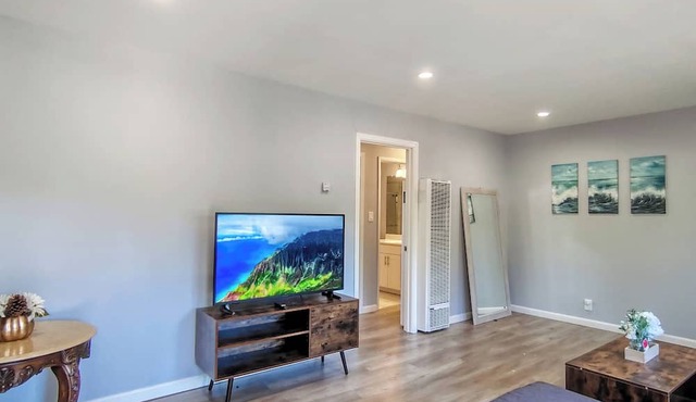 261-9 Cozy 2-Bedroom Apartment near Mountain View Downtown