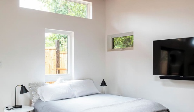 Hilldale Studio - in the heart of Marin County