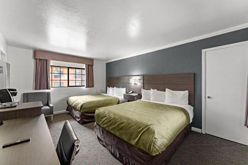 Econo Lodge Inn & Suites Heavenly Village Area