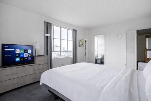 Spacious 2 Bedroom 2 Bathroom Unit Great Location
